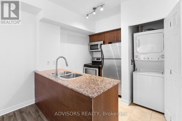 Laundry room - 209 - 11 Christie Street, Toronto, ON M6G3B1 Photo 5