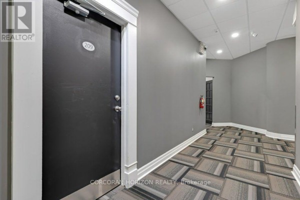 Primary Bedroom - 209 - 276 King Street W, Kitchener, ON N2G1B6 Photo 5