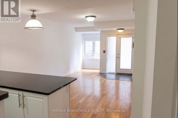 Kitchen - 209 - 458d King Edward Avenue, Ottawa, ON K1N0B3 Photo 3