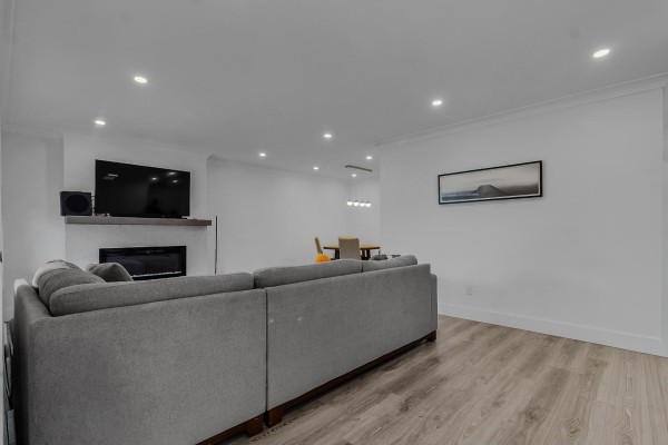 209 13947 72 Avenue, Surrey, BC V3W2P6 Photo 4