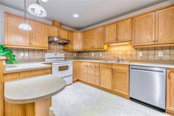 Primary Bedroom - 209 270 Fairhaven Road, Winnipeg, MB R3P0X9 Photo 4