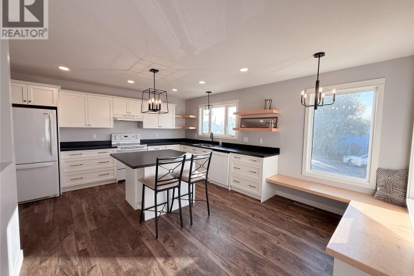 209 2nd Avenue E, Shaunavon, SK, photo 2