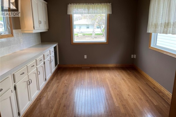 Dining room - 209 2nd Avenue W, Gravelbourg, SK S0H1X0 Photo 4