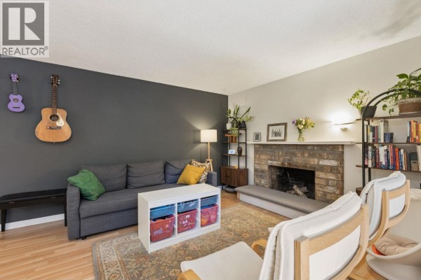 209 310 E 3rd Street, North Vancouver, BC V7L1E9 Photo 5