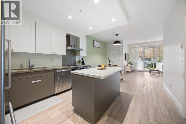 209 3399 Noel Drive, Burnaby, BC V3J0G8 Photo 2