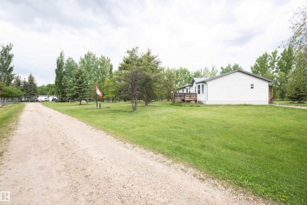 Primary Bedroom - 209 5128 Highway 18, Rural Barrhead County, AB T7N1N3 Photo 4