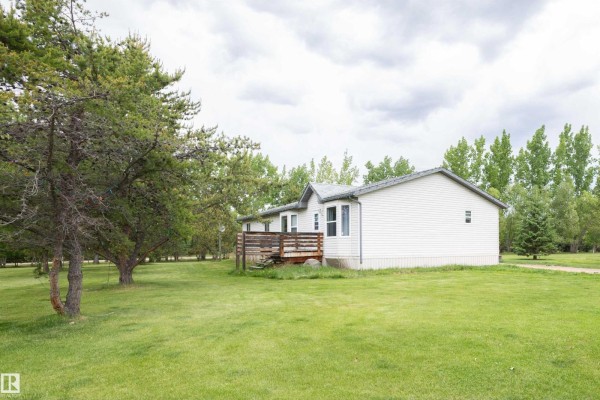 Bedroom 2 - 209 5128 Highway 18, Rural Barrhead County, AB T7N1N3 Photo 5