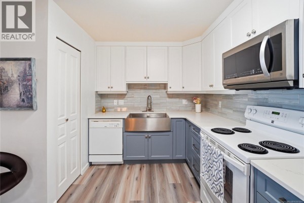 Living room - 209 5650 Edgewater Lane, Nanaimo, BC V9T6K1 Photo 4
