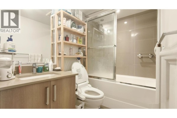 209 7058 14th Avenue, Burnaby, BC V3N0E6 Photo 4