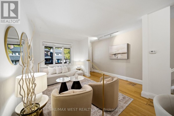 Dining room - 209 Clendenan Avenue, Toronto, ON M6P2W9 Photo 4