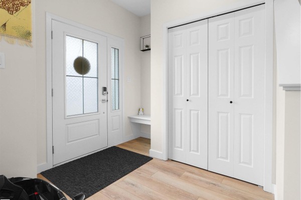 209 Desrochers Bv Sw, Edmonton, AB, photo 2