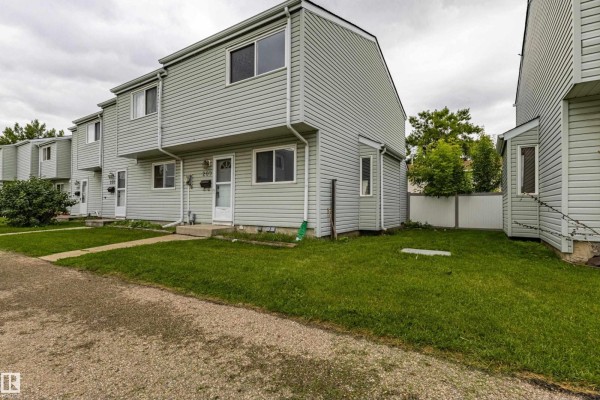 Kitchen - 209 Dickinsfield Co Nw, Edmonton, AB T5E5V8 Photo 2