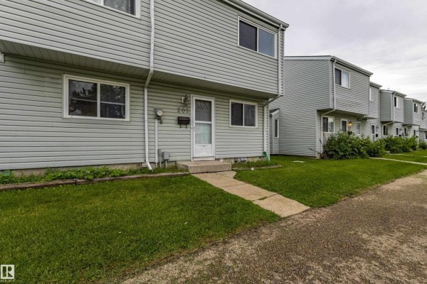 Primary Bedroom - 209 Dickinsfield Co Nw, Edmonton, AB T5E5V8 Photo 3