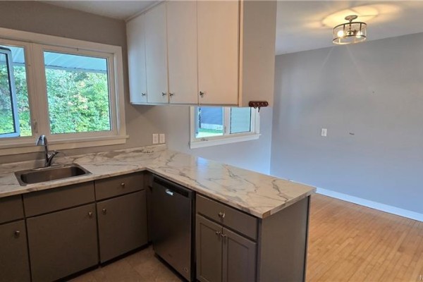 4pc Bathroom - 209 Dickson Boulevard, Moncton, NB E1E2R2 Photo 5