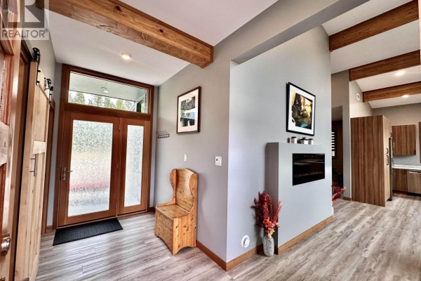 Living room - 209 Dogwood Street, Valemount, BC V0E2Z0 Photo 2