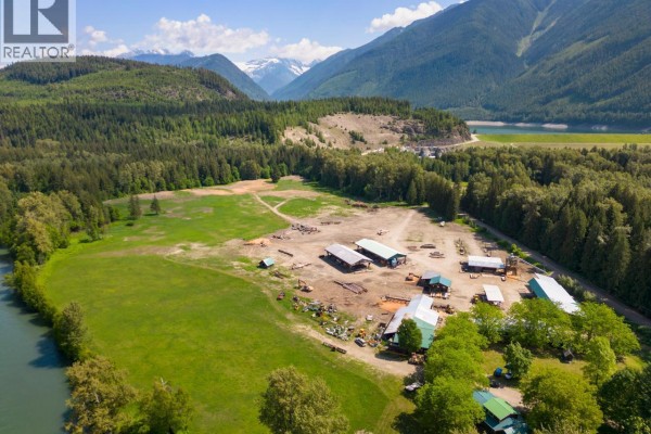 209 Lardeau River Road, Lardeau, BC, photo 2