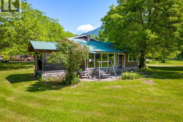 Bedroom - 209 Lardeau River Road, Lardeau, BC V0G1N0 Photo 5
