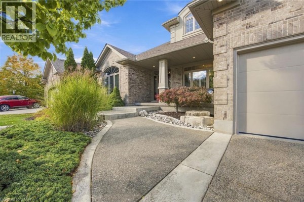 2pc Bathroom - 209 Longview Crescent, Kitchener, ON N2P2T4 Photo 4