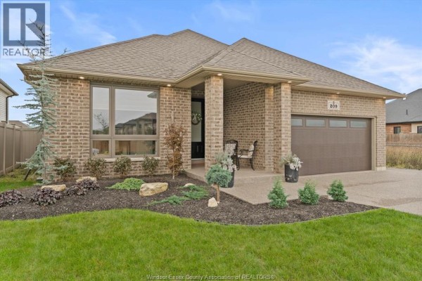 4pc Bathroom - 209 Mullen Crescent, Amherstburg, ON N9V4C8 Photo 2