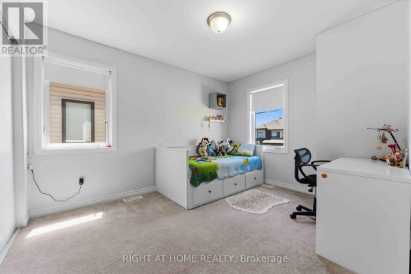 Bedroom with daybed, desk, and office chair - 209 Quarter Horse Street Ottawa