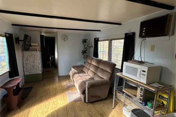 209 Saskatoon Drive, Oak Lake Beach, MB R0M1P0 Photo 5