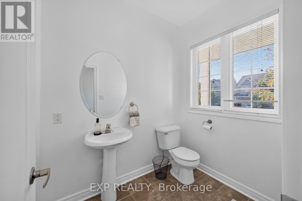Bedroom - 209 Woodspring Avenue, Newmarket, ON L3X3J4 Photo 5