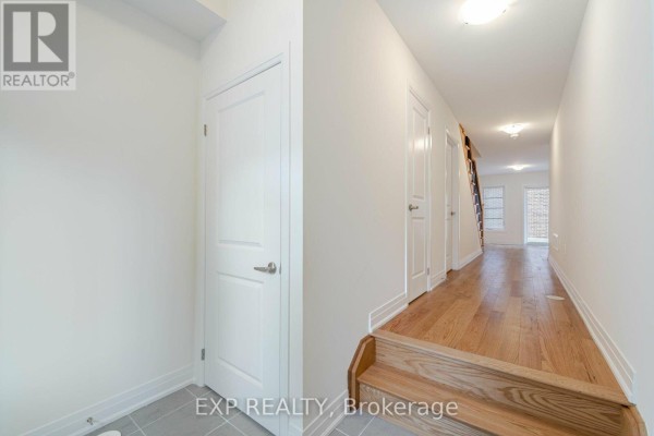 Bedroom 2 - 209 Wyndham Street, Mississauga, ON L5M2S5 Photo 4