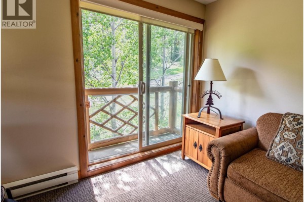 Living room - 2090 Summit Drive Unit# 417, Panorama, BC V0A1T0 Photo 5