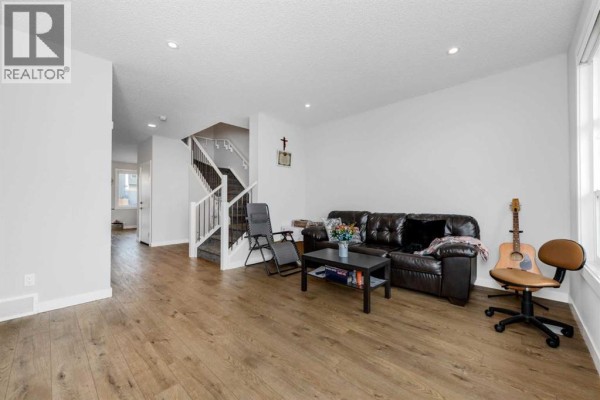 4pc Bathroom - 20913 Main Street Se, Calgary, AB T3M3M1 Photo 5