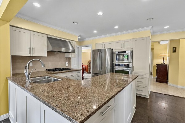 2092 148 Street, Surrey, BC V4A8L5 Photo 4