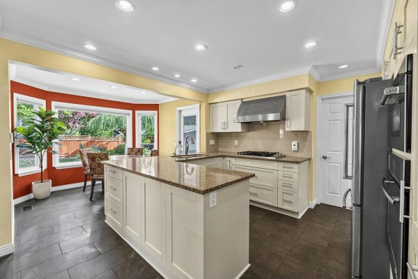 2092 148 Street, Surrey, BC V4A8L5 Photo 5