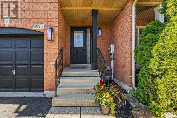 2093 Golden Orchard Trail, Oakville, ON, photo 3