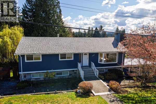 2094 Viewlynn Drive, North Vancouver, BC V7J2W8 Photo 2
