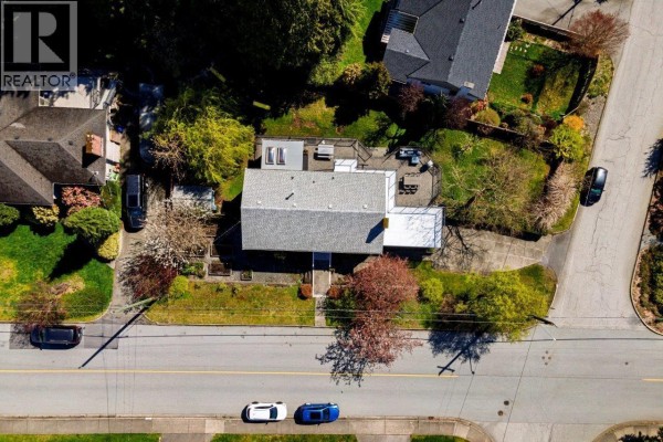 2094 Viewlynn Drive, North Vancouver, BC V7J2W8 Photo 5