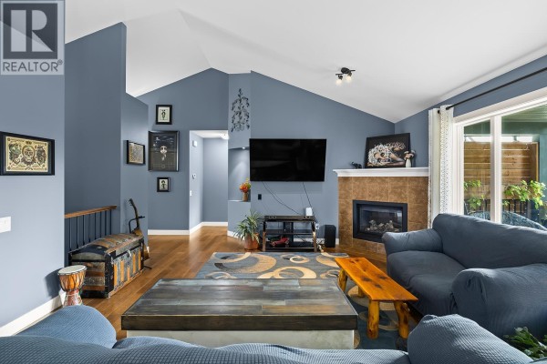 Living room - 2095 Bernau Court, Lake Country, BC V4V2M7 Photo 4