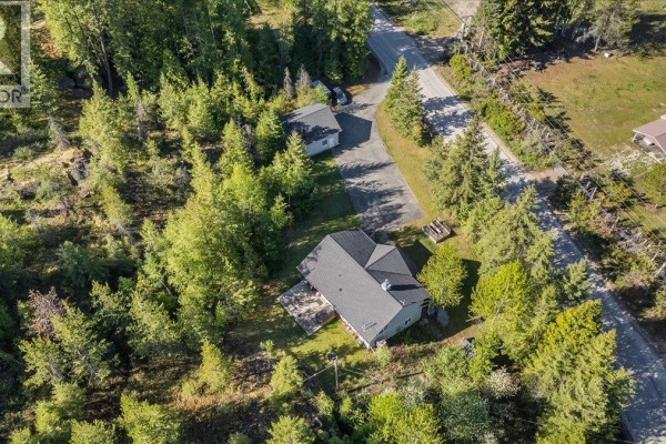 Full bathroom - 2095 Pass Creek Road, Castlegar, BC V1N4T1 Photo 4