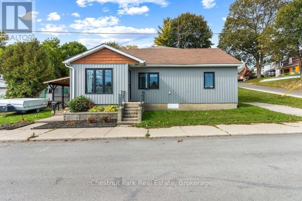 Living room - 2096 3rd Avenue W, Owen Sound, ON N4K4R9 Photo 2
