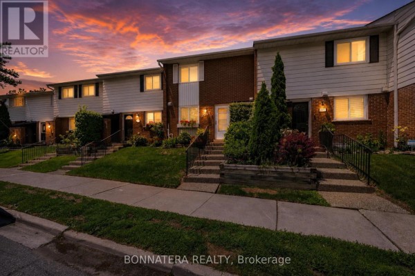 2097 Marine Drive, Oakville, ON, photo 2