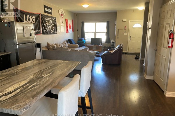 20b Chestnut Street E, St  Catharines, ON, photo 2