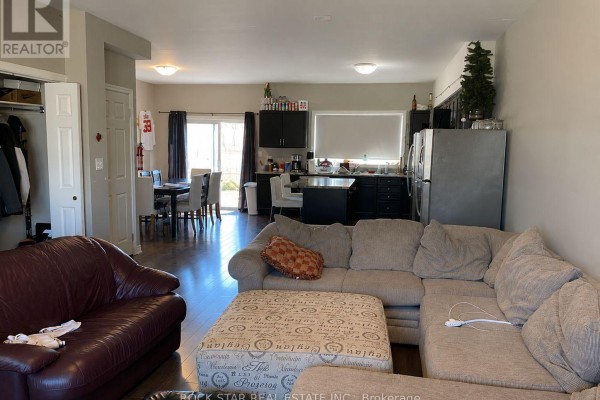 Kitchen - 20b Chestnut Street E, St  Catharines, ON L2T1G7 Photo 4