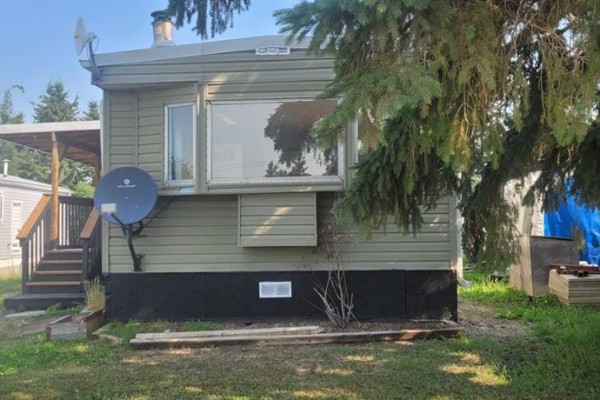 Primary Bedroom - 21, 201 - 1 Street, Torrington, AB T0M2B0 Photo 4