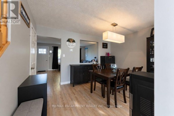 Primary Bedroom - 21 - 10 Angus Road, Hamilton, ON L8K6K3 Photo 4