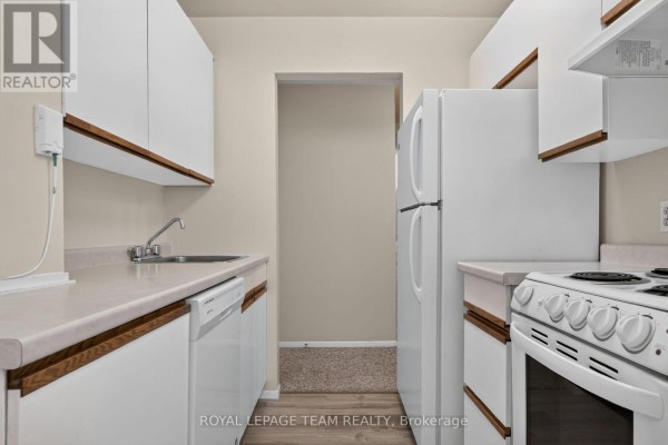 Bedroom 2 - 21 - 2 Charlotte Place, Brockville, ON K6V6T4 Photo 4