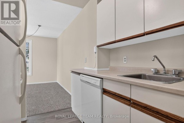 Kitchen - 21 - 2 Charlotte Place, Brockville, ON K6V6T4 Photo 5