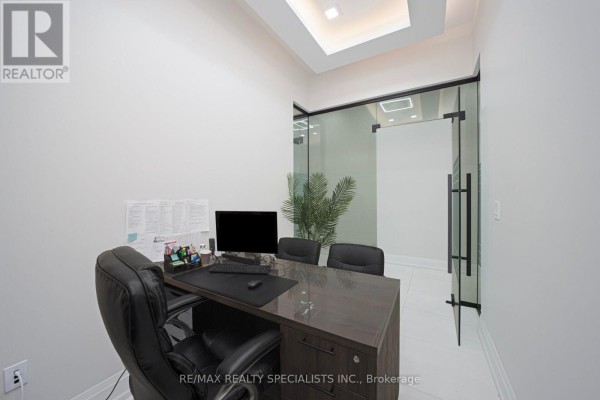 21 - 20 Maritime Ontario Boulevard, Brampton, ON L6S0E7 Photo 5