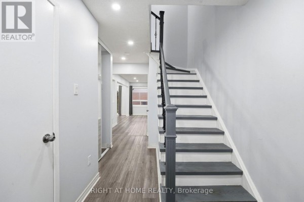 Living room - 21 - 35 Chipstead Avenue, Brampton, ON L6X4G9 Photo 4