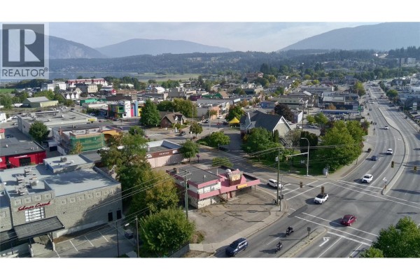 21 & 61 Shuswap Street Nw, Salmon Arm, BC V1E4N7 Photo 4