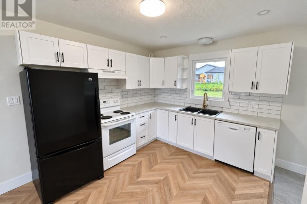 Bath (# pieces 1-6) - 21-23 Thorndale Drive, Charlottetown, PE C1E1S8 Photo 3