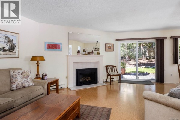 Patio - 21 5156 Cordova Bay Rd, Saanich, BC V8Y2X6 Photo 2