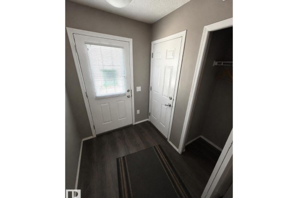 Kitchen - #21 6520 2 Av Sw, Edmonton, AB T6X1S4 Photo 2